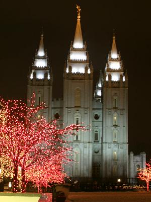 Für Weihnachten geschmückter Mormonentempel in Salt Lake City.