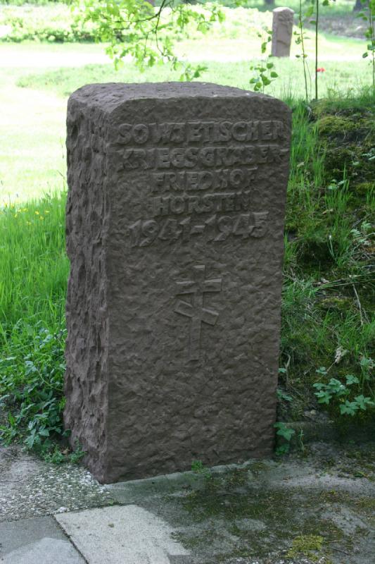 2008-05-13 13:02:00 ** Bergen-Belsen, Deutschland, Konzentrationslager ** Deutscher Gedenkstein.