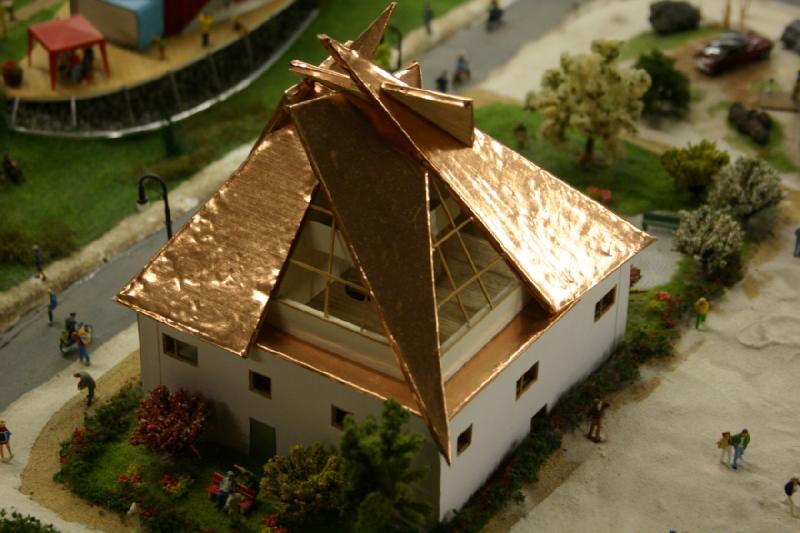 2006-11-25 09:45:04 ** Germany, Hamburg, Miniature Wonderland ** Interesting Copper roof construction.