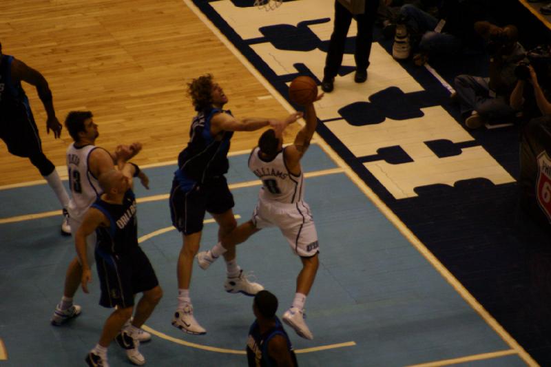 2008-03-03 21:14:00 ** Basketball, Utah Jazz ** Dirk Nowitzki tries to prevent two points.
