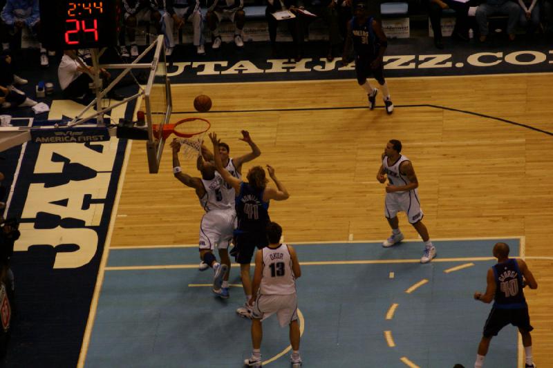 2008-03-03 21:19:50 ** Basketball, Utah Jazz ** Dirk Nowitzki during offense under the basket of the Utah Jazz.