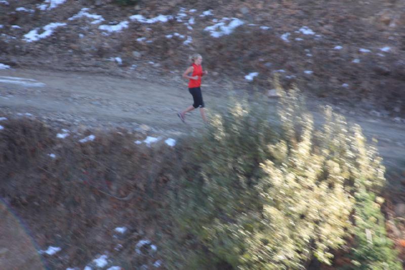 2008-10-25 16:35:41 ** Little Cottonwood Canyon, Snowbird, Utah ** Sie läuft den Berg hinunter, statt gemütlich mit der Bahn zu fahren.