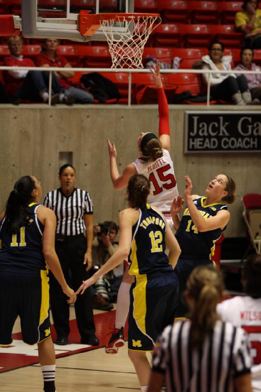 2012-11-16 17:33:56 ** Basketball, Cheyenne Wilson, Damenbasketball, Michelle Plouffe, Michigan, Utah Utes ** 