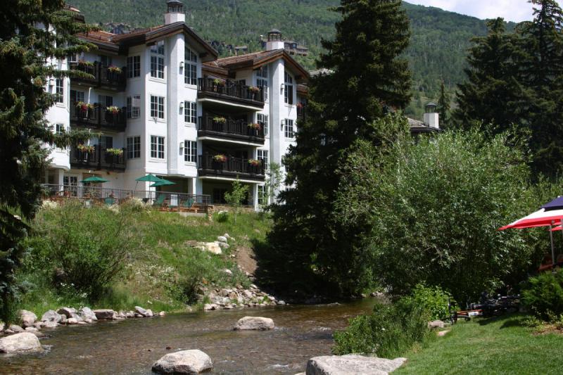 2006-07-22 12:41:10 ** Vail ** At the river that runs through Vail. I don't have a clue what the river is called.