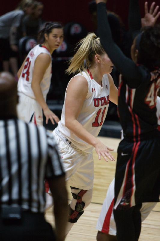 2014-12-06 15:25:50 ** Basketball, Damenbasketball, Taryn Wicijowski, UNLV, Utah Utes, Valerie Nawahine ** 