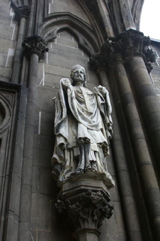 2006-11-25 12:03:34 ** Germany, Hamburg, St. Nikolai ** Statue on the 'inside' of the church.