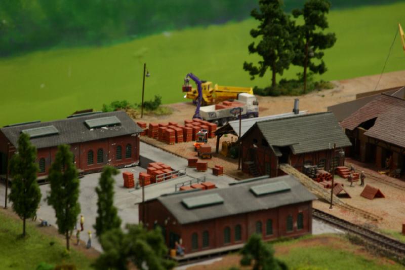 2006-11-25 09:42:24 ** Germany, Hamburg, Miniature Wonderland ** Loading goods.