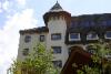 Das Hotel versucht, wie die meisten Hotels in der Umgebung, den Stil von Gebäuden in den europäischen Alpen nachzuahmen.