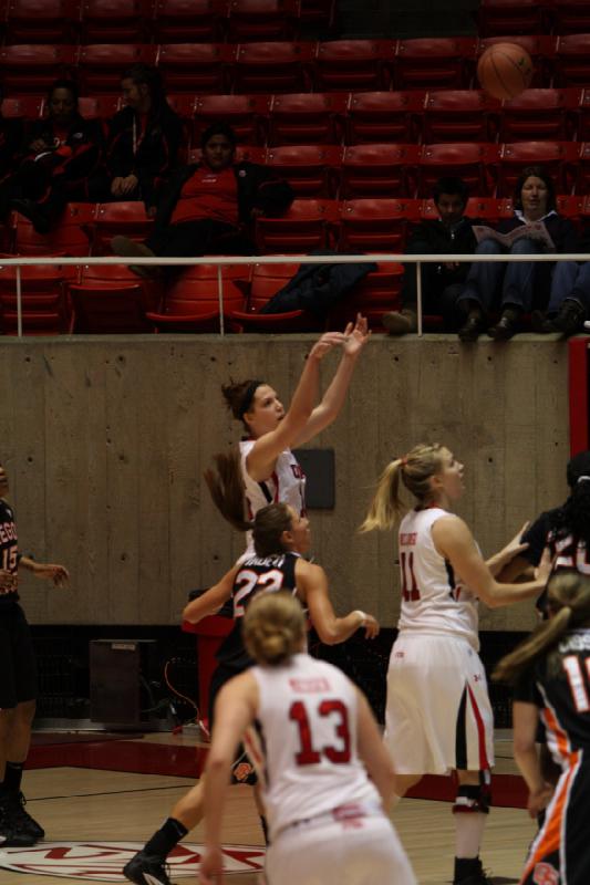 2012-03-01 19:03:22 ** Basketball, Michelle Plouffe, Oregon State, Rachel Messer, Taryn Wicijowski, Utah Utes, Women's Basketball ** 