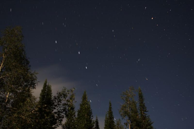 2010-08-20 21:26:43 ** Uinta Berge ** 185 Sekunden Belichtung, also etwas über drei Minuten. Die Erde dreht sich. 2010-08-20 21:26:43 ** Uinta Berge ** 185 Sekunden Belichtung, also etwas über drei Minuten. Die Erde dreht sich.