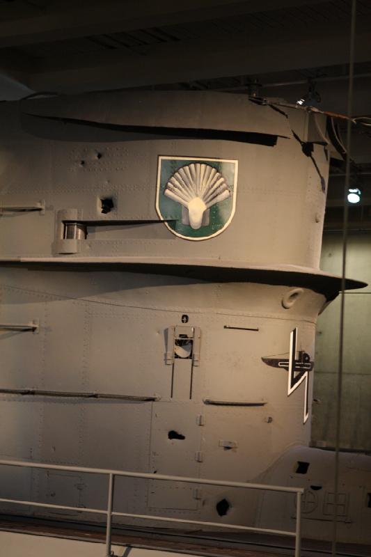2014-03-11 09:39:01 ** Chicago, Illinois, Museum of Science and Industry, Typ IX, U 505, U-Boote ** Der Turm von U-505 mit dem Turmwappen.