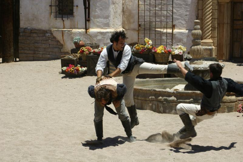 2006-06-17 12:12:36 ** Tucson ** For the fighting scenes the usual stuntmen have been used again.