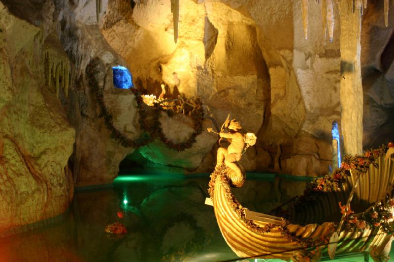 2005-08-20 14:16:11 ** Germany, Munich ** Inside the Wagner grotto.