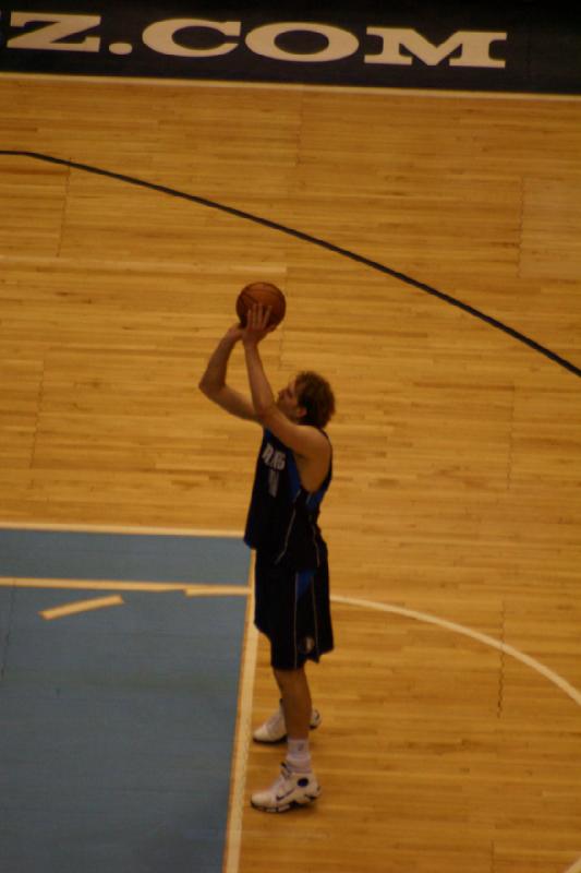 2008-03-03 21:20:20 ** Basketball, Utah Jazz ** Dirk Nowitzki during a freethrow.