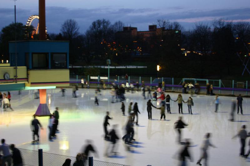 2006-11-25 16:34:40 ** Germany, Hamburg ** Ice rink.