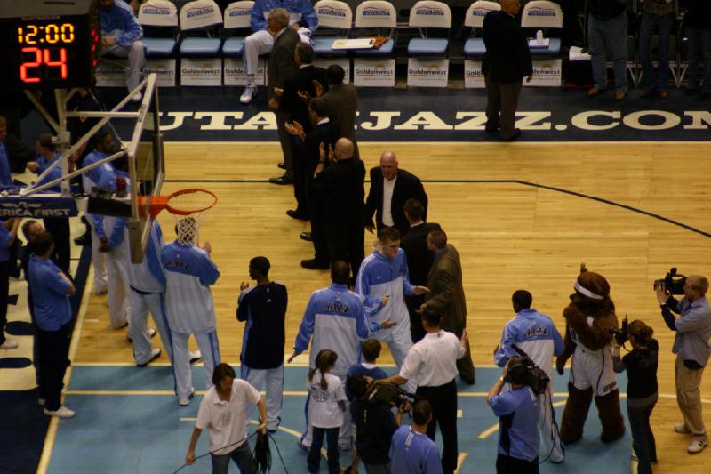 2008-03-03 19:07:40 ** Basketball, Utah Jazz ** Greeting of the players before the game.
