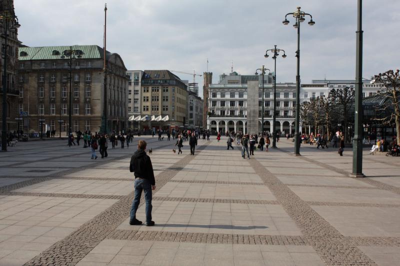 2010-04-06 15:42:07 ** Germany, Hamburg ** The square in front of the Hamburg city hall.