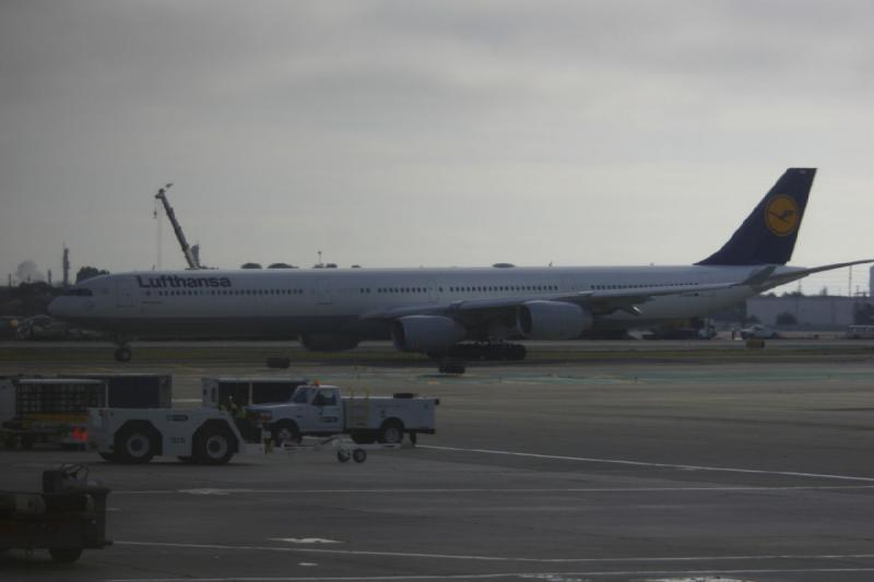 2007-10-14 16:24:06 ** Kalifornien ** Airbus A340 der Lufthansa.