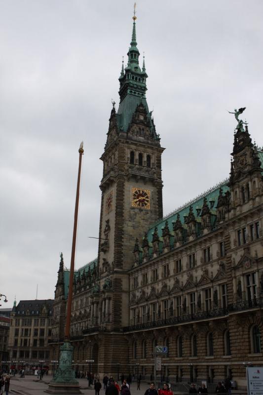 2010-04-05 14:33:50 ** Deutschland, Hamburg ** Dieses Rathaus ersetzte nach fast 44-jähriger Bauzeit das 1842 abgebrannte.