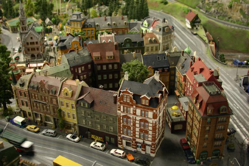 2006-11-25 10:45:38 ** Germany, Hamburg, Miniature Wonderland ** City apartments.