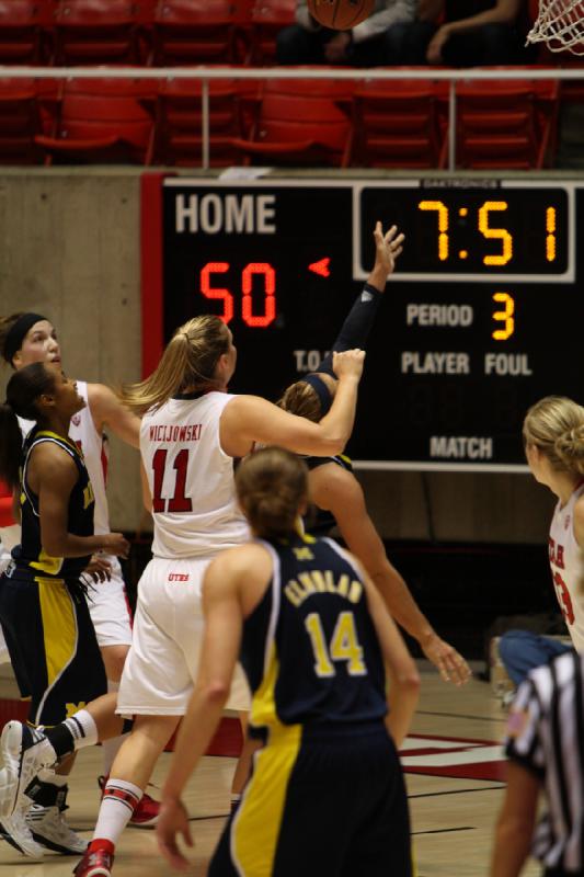 2012-11-16 17:41:40 ** Basketball, Damenbasketball, Michelle Plouffe, Michigan, Rachel Messer, Taryn Wicijowski, Utah Utes ** 