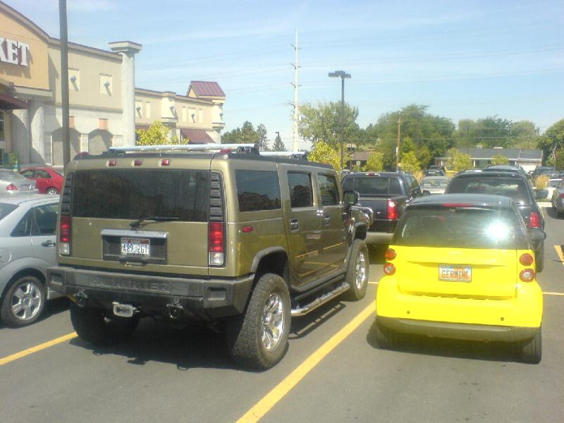 2008-09-05 12:25:17 ** Smart ** My Smart parked next to a Hummer, the best example for a waste of gas. 2008-09-05 12:25:17 ** Smart ** My Smart parked next to a Hummer, the best example for a waste of gas.