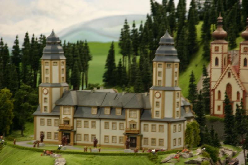 2006-11-25 10:28:28 ** Germany, Hamburg, Miniature Wonderland ** Stately home.