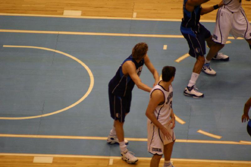 2008-03-03 19:59:20 ** Basketball, Utah Jazz ** Dirk Nowitzki defends.