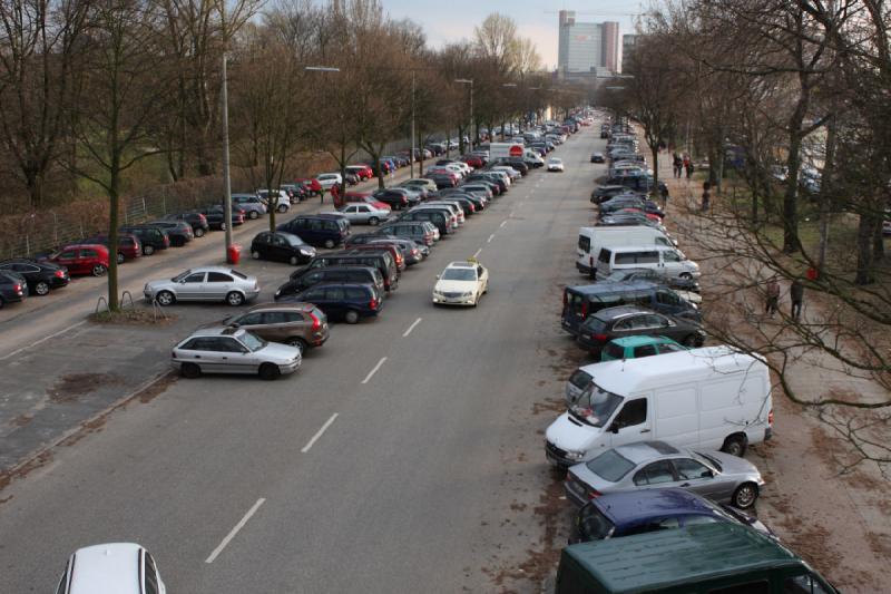 2010-04-05 17:59:49 ** Germany, Hamburg ** On the bridge across the Glacischaussee.