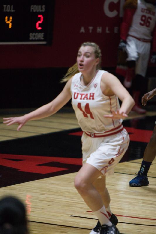 2016-12-21 14:07:29 ** Basketball, Damenbasketball, Northern Arizona, Paige Crozon, Swoop, Utah Utes ** 