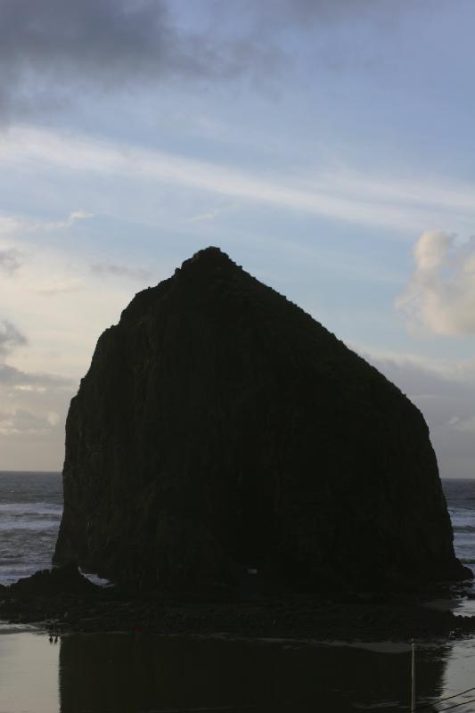 2006-01-28 17:04:20 ** Cannon Beach, Oregon ** 'Haystack Rock' in Cannon Beach. In the bottom left are two persons to see the size of the rock.