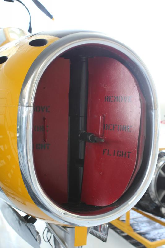 2011-03-26 15:23:46 ** Evergreen Luft- und Raumfahrtmuseum ** Lufteintrittskanal der F-84F Thunderstreak.