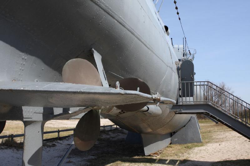 2010-04-07 12:26:24 ** Germany, Laboe, Submarines, Type VII, U 995 ** Starboard side of U 995 with propeller and hydroplane.