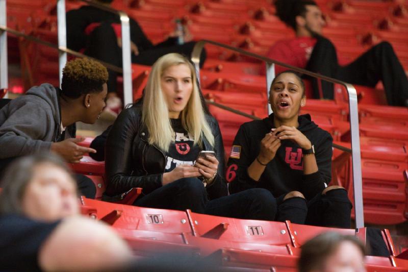 2017-02-03 21:18:15 ** Basketball, Cheyenne Wilson, Iwalani Rodrigues, Taryn Wicijowski, Utah Utes, Washington, Women's Basketball ** 