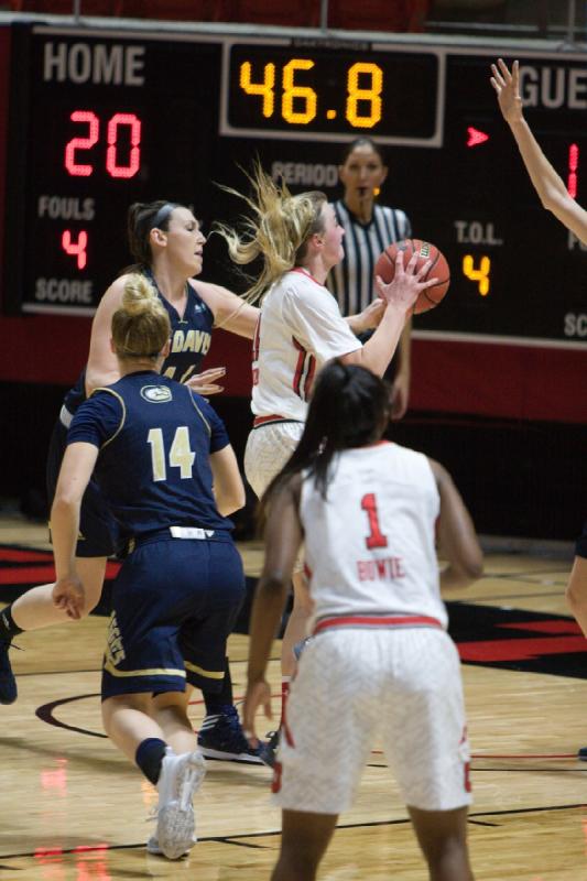 2015-12-29 19:19:19 ** Basketball, Gabrielle Bowie, Paige Crozon, UC Davis, Utah Utes, Women's Basketball ** 