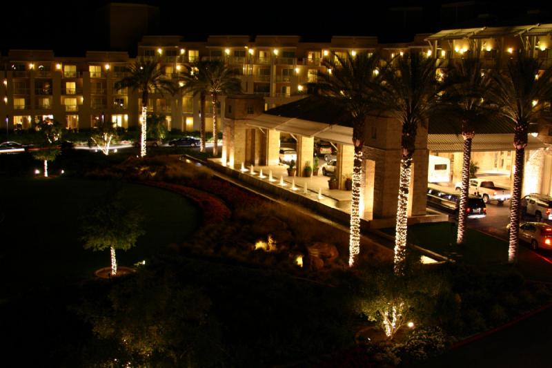 2007-04-14 20:00:08 ** Phoenix ** Porte cochère of our hotel.