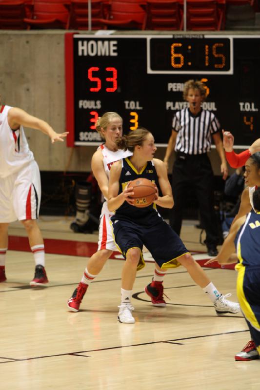 2012-11-16 17:46:08 ** Basketball, Damenbasketball, Michelle Plouffe, Michigan, Rachel Messer, Taryn Wicijowski, Utah Utes ** 