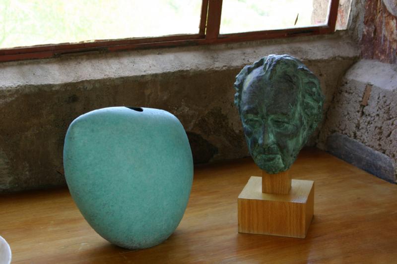 2007-04-14 14:54:16 ** Phoenix, Taliesin West ** Frank Lloyd Wright's head in copper on the right.