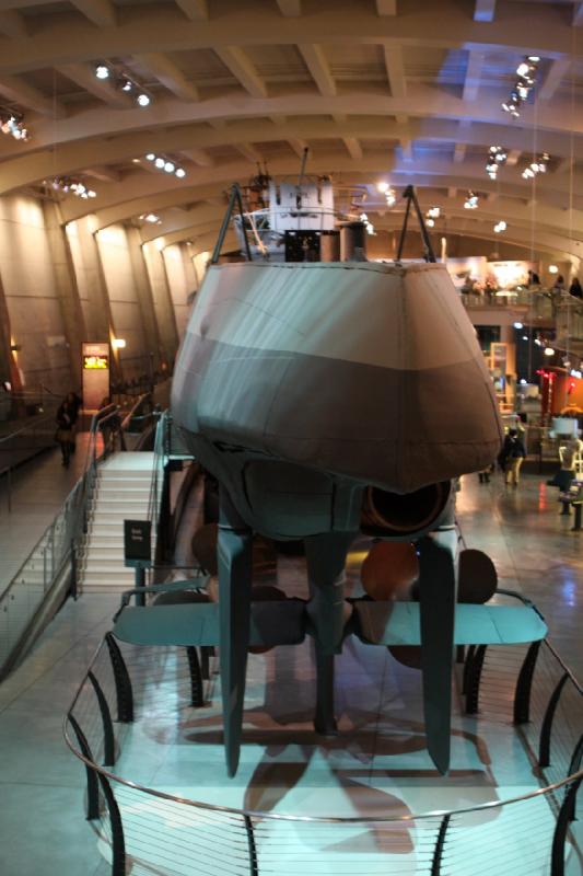 2014-03-11 09:41:52 ** Chicago, Illinois, Museum of Science and Industry, Typ IX, U 505, U-Boote ** Ansicht von U-505 vom Heck mit Schrauben, Tiefen- und Seitenruder.
