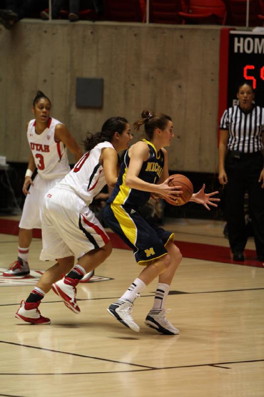 2012-11-16 17:55:26 ** Basketball, Iwalani Rodrigues, Michigan, Nakia Arquette, Utah Utes, Women's Basketball ** 