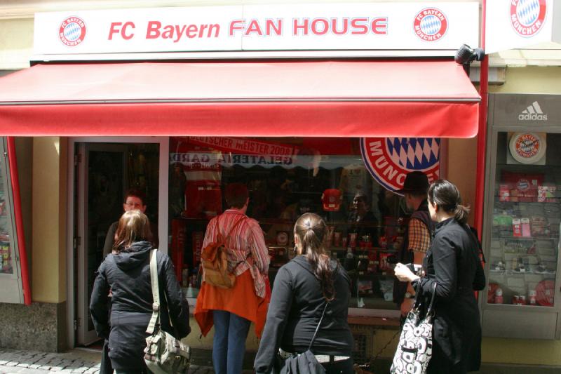 2008-05-19 13:30:02 ** Germany, Munich ** Store with fan merchandise for soccer club Bayern Munich.