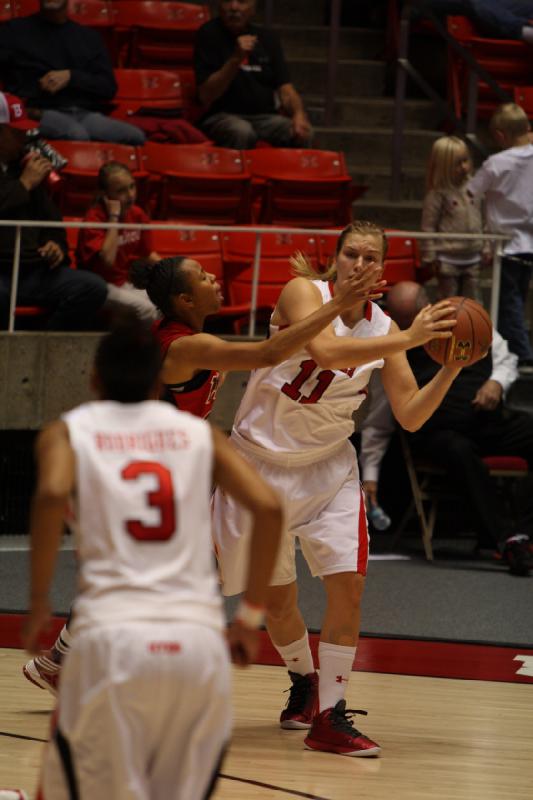 2012-11-13 19:57:12 ** Basketball, Damenbasketball, Iwalani Rodrigues, Southern Utah, Taryn Wicijowski, Utah Utes ** 