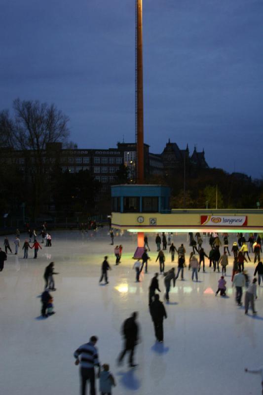 2006-11-25 16:33:12 ** Germany, Hamburg ** Ice rink.