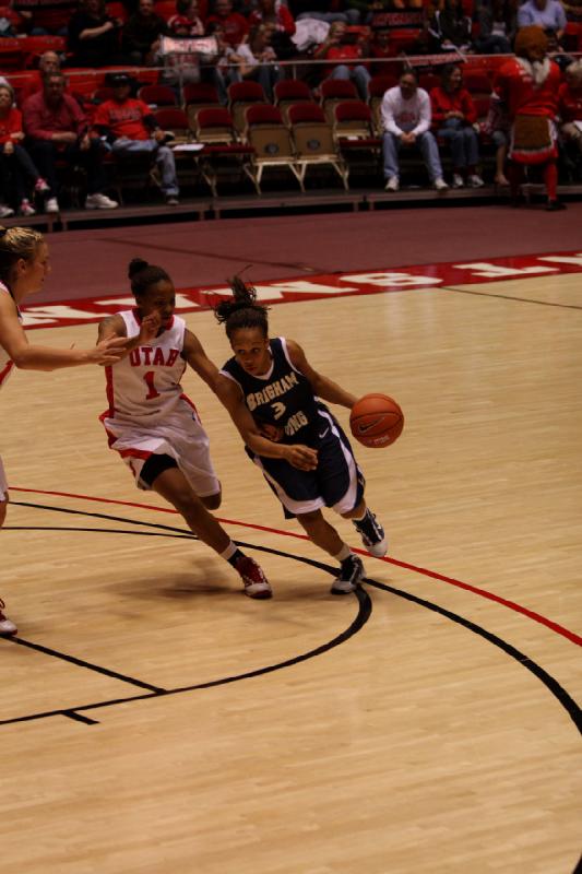 2010-01-30 15:27:29 ** Basketball, BYU, Janita Badon, Utah Utes, Women's Basketball ** Jazmine Foreman in blue tries to outrun Janita Badon.
