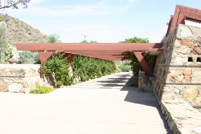 2007-04-14 14:24:54 ** Phoenix, Taliesin West ** Auf der rechten Seite sind die Architekturbüros, die leider für die Besucher nicht zu sehen sind. 2007-04-14 14:24:54 ** Phoenix, Taliesin West ** Auf der rechten Seite sind die Architekturbüros, die leider für die Besucher nicht zu sehen sind.