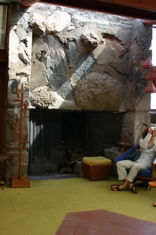 2007-04-14 14:42:42 ** Phoenix, Taliesin West ** The large fire place inside the living room.