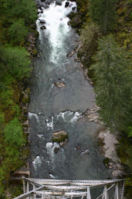 2005-05-06 18:25:29 ** Washington ** River as seen from the bridge.