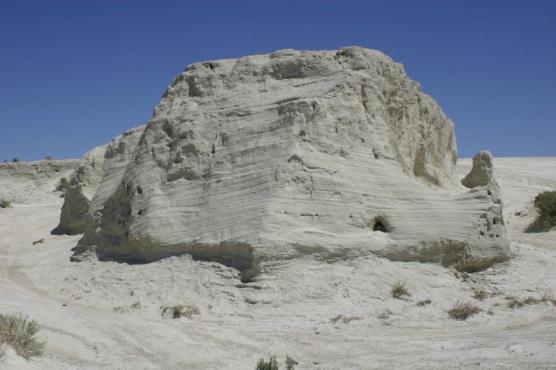 2005-05-22 14:46:01 ** Utah ** Wind and weather create interesting formations in the salty sand.