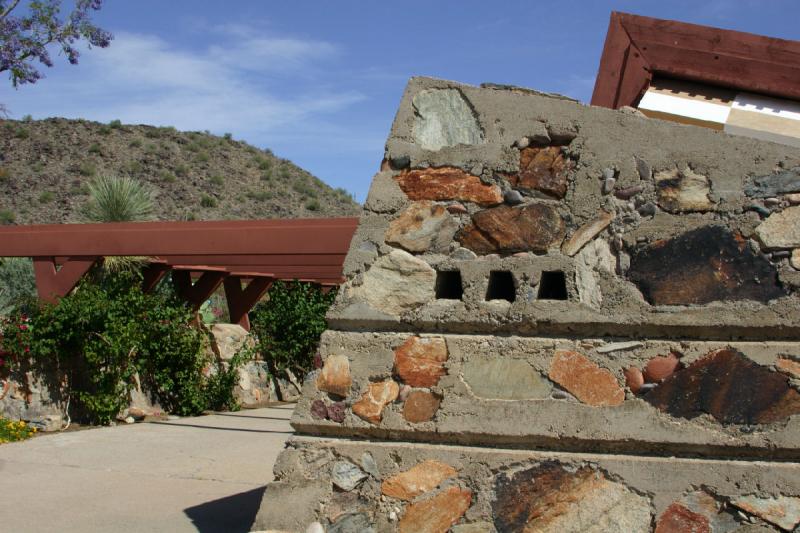 2007-04-14 14:28:12 ** Phoenix, Taliesin West ** Zement und Naturstein finden sich überall auf dem Gelände. 2007-04-14 14:28:12 ** Phoenix, Taliesin West ** Zement und Naturstein finden sich überall auf dem Gelände.