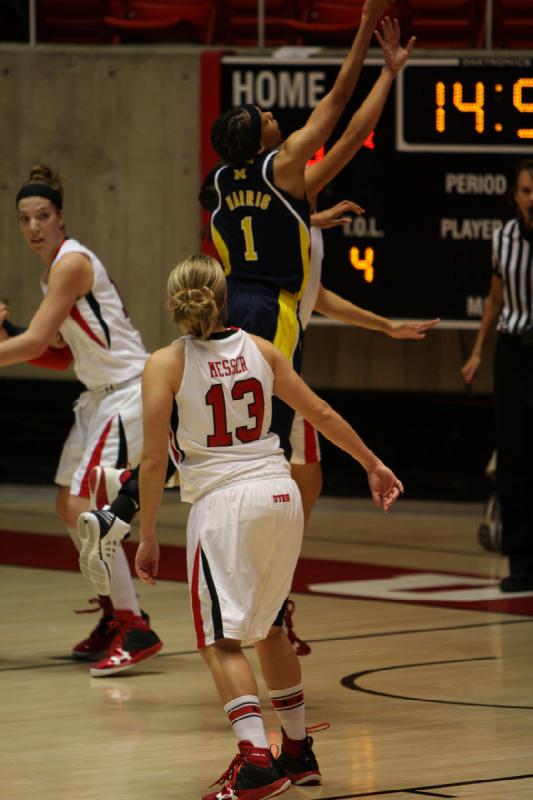 2012-11-16 17:29:02 ** Basketball, Damenbasketball, Danielle Rodriguez, Michelle Plouffe, Michigan, Rachel Messer, Utah Utes ** 